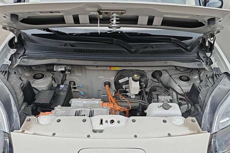 Used Wuling Hongguang MINIEV 2025 Four-Door Version Zhenxiang+ Edition Engine Bay
