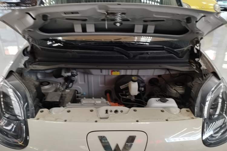 Used Wuling Hongguang MINIEV 2025 Four-Door Version Zhenxiang+ Edition Engine Bay