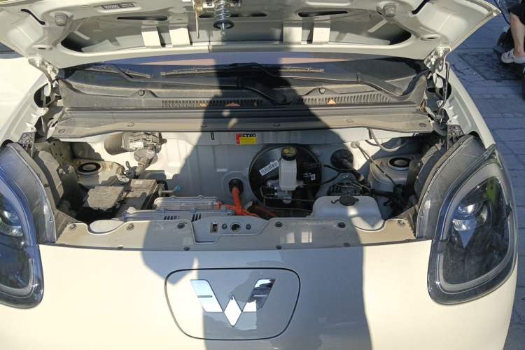 Used Wuling Hongguang MINIEV 2025 Four-Door Version Zhenxiang+ Edition Engine Bay