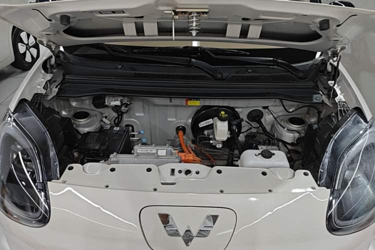 Used Wuling Hongguang MINIEV 2025 Four-Door Version Zhenxiang+ Edition Engine Bay