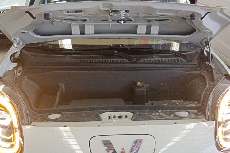 Used Wuling Hongguang MINIEV 2025 Four-Door Version Advanced Edition Engine Bay