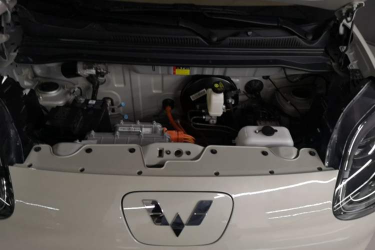 Used Wuling Hongguang MINIEV 2025 Four-Door Version Zhenxiang+ Edition Engine Bay