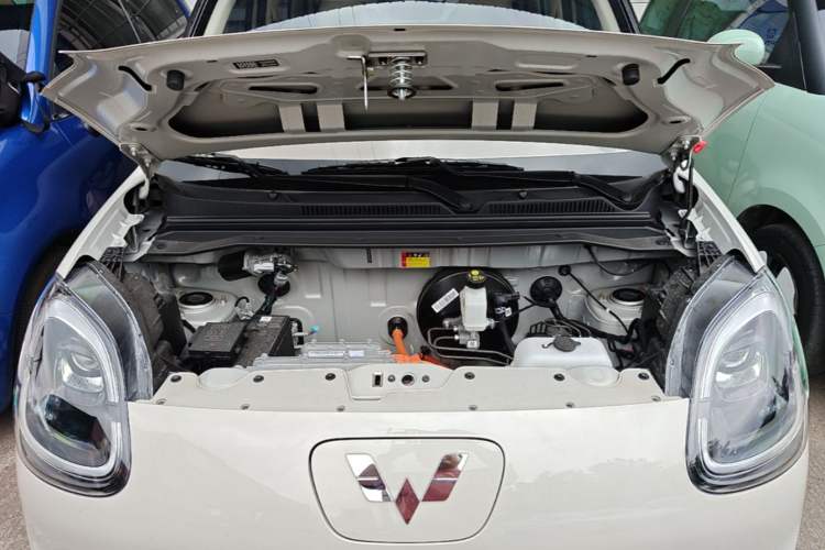 Used Wuling Hongguang MINIEV 2025 Four-Door Version Zhenxiang+ Edition Engine Bay