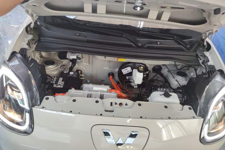 Used Wuling Hongguang MINIEV 2025 Four-Door Version Advanced Edition Engine Bay