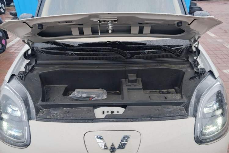 Used Wuling Hongguang MINIEV 2025 Four-Door Version Zhenxiang+ Edition Engine Bay