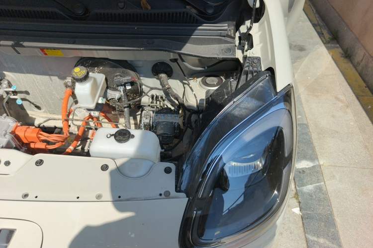 Used Wuling Hongguang MINIEV 2025 Four-Door Version Advanced Edition Engine Bay Left