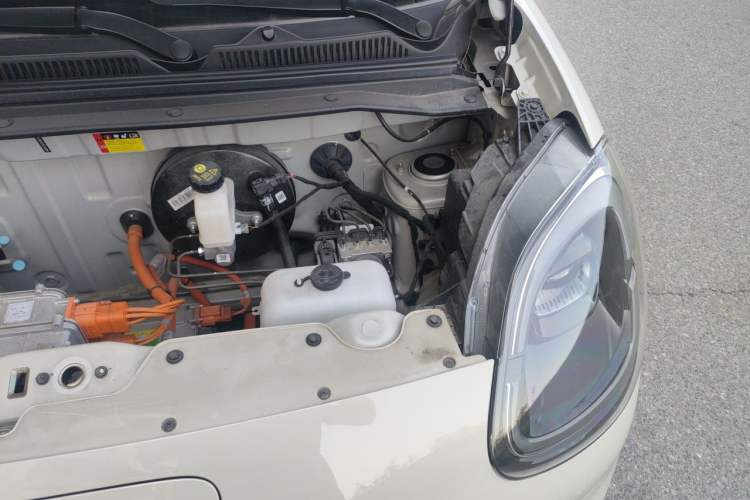 Used Wuling Hongguang MINIEV 2025 Four-Door Version Advanced Edition Engine Bay Left