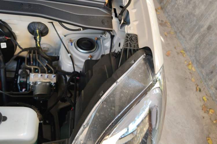 Used Wuling Hongguang MINIEV 2025 Four-Door Version Advanced Edition Engine Bay Left