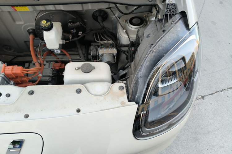 Used Wuling Hongguang MINIEV 2025 Four-Door Version Advanced Edition Engine Bay Left