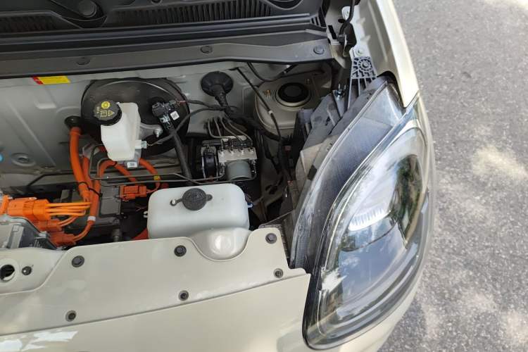 Used Wuling Hongguang MINIEV 2025 Four-Door Version Advanced Edition Engine Bay Left