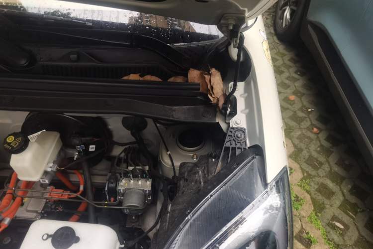 Used Wuling Hongguang MINIEV 2025 Four-Door Version Premium Edition Engine Bay Left