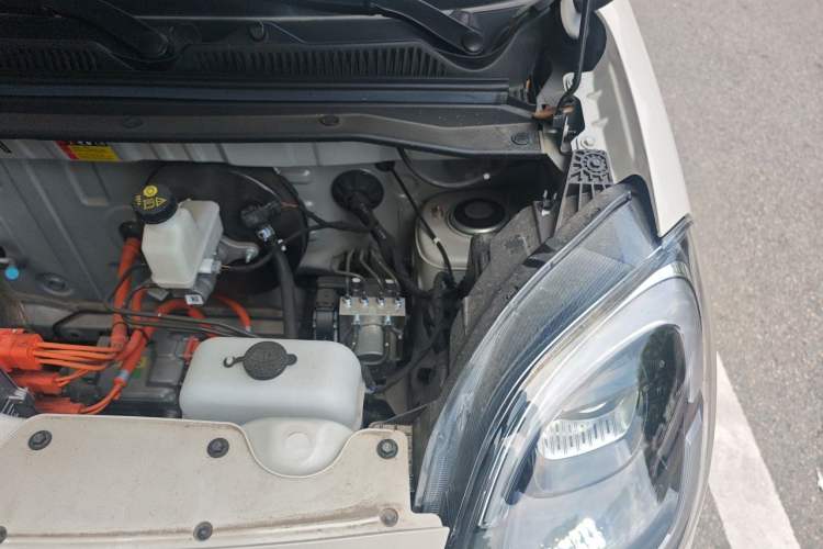 Used Wuling Hongguang MINIEV 2025 Four-Door Version Zhenxiang+ Edition Engine Bay Left
