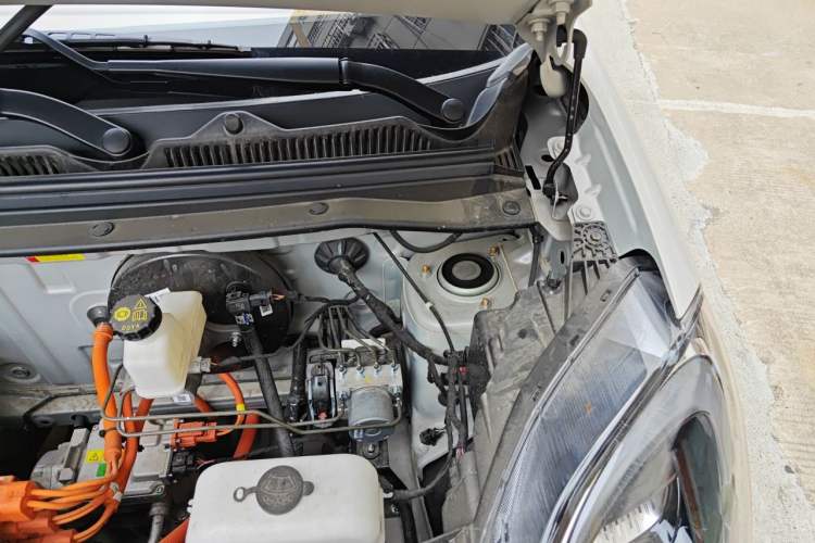 Used Wuling Hongguang MINIEV 2025 Four-Door Version Advanced Edition Engine Bay Left