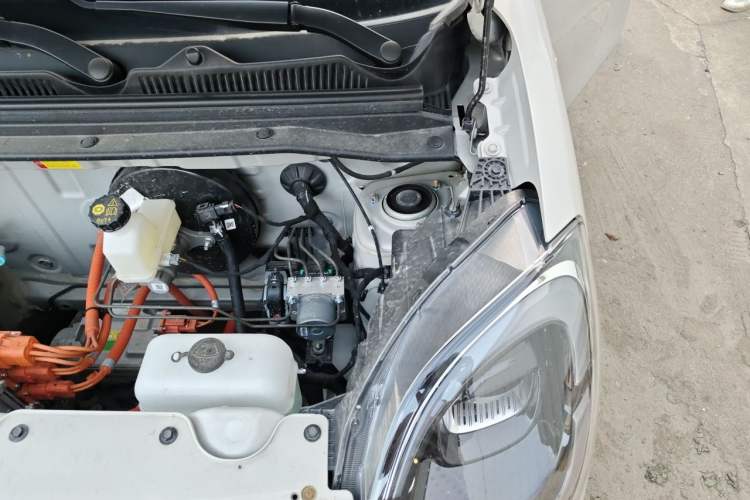 Used Wuling Hongguang MINIEV 2025 Four-Door Version Advanced Edition Engine Bay Left