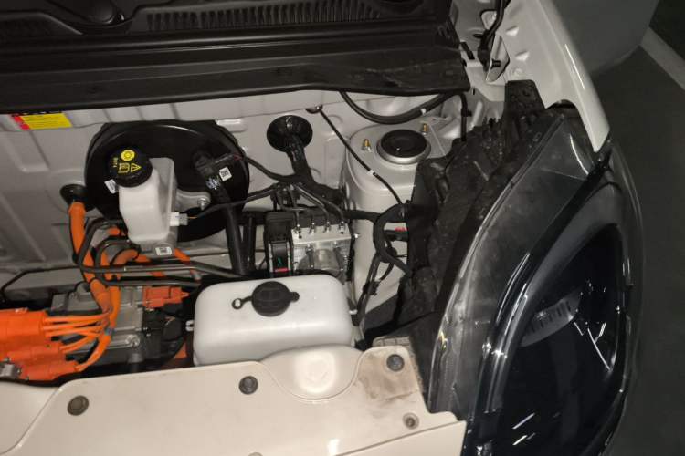 Used Wuling Hongguang MINIEV 2025 Four-Door Version Zhenxiang+ Edition Engine Bay Left