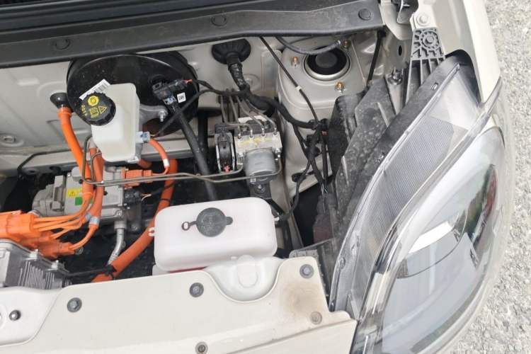 Used Wuling Hongguang MINIEV 2025 Four-Door Version Advanced Edition Engine Bay Left