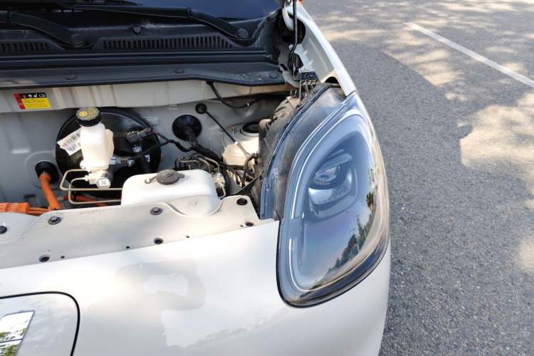 Used Wuling Hongguang MINIEV 2025 Four-Door Version Advanced Edition Engine Bay Left