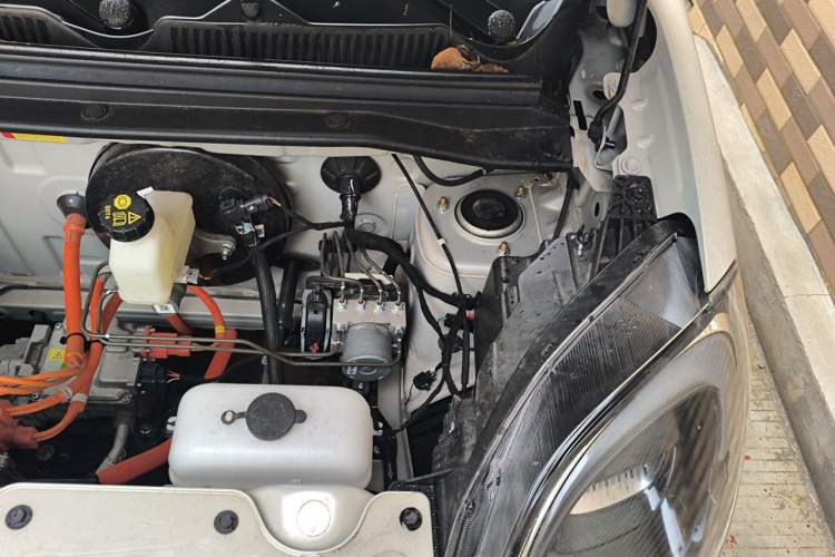 Used Wuling Hongguang MINIEV 2025 Four-Door Version Advanced Edition Engine Bay Left
