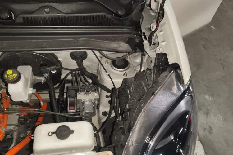 Used Wuling Hongguang MINIEV 2025 Four-Door Version Zhenxiang+ Edition Engine Bay Left