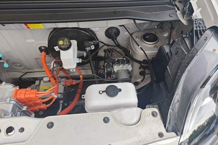 Used Wuling Hongguang MINIEV 2025 Four-Door Version Advanced Edition Engine Bay Left