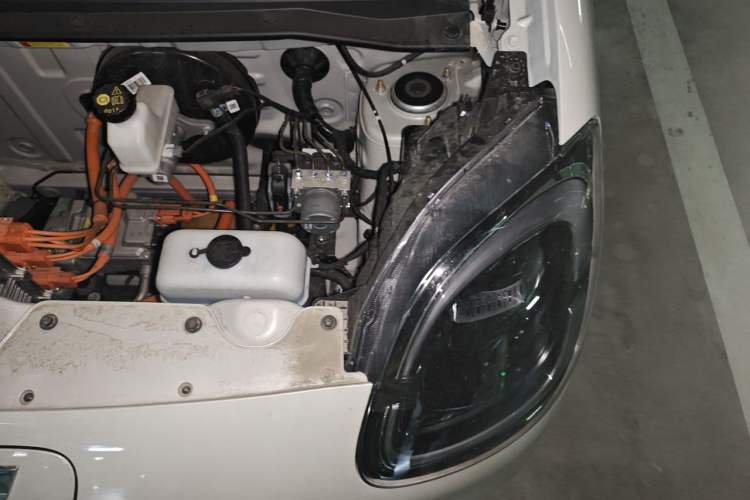 Used Wuling Hongguang MINIEV 2025 Four-Door Version Advanced Edition Engine Bay Left