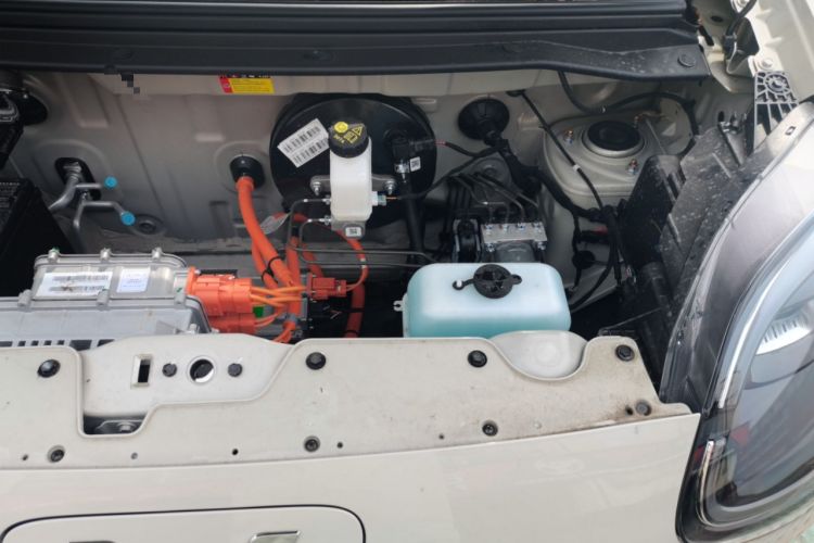 Used Wuling Hongguang MINIEV 2025 Four-Door Version Advanced Edition Engine Bay Left