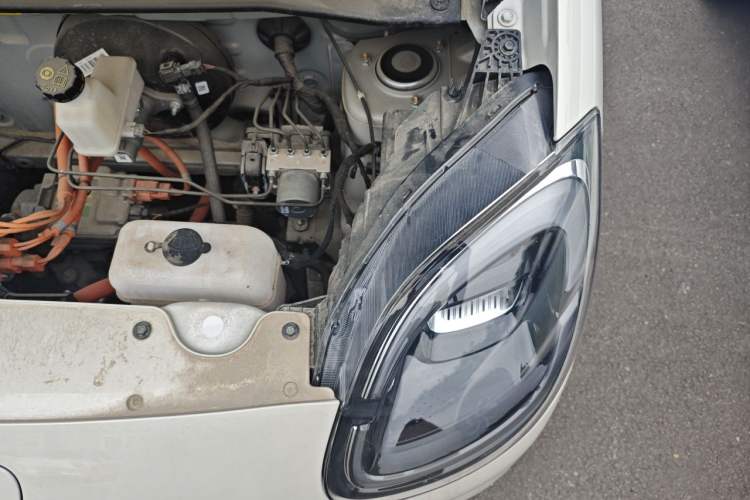 Used Wuling Hongguang MINIEV 2025 Four-Door Version Advanced Edition Engine Bay Left