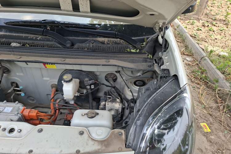 Used Wuling Hongguang MINIEV 2025 Four-Door Version Zhenxiang+ Edition Engine Bay Left