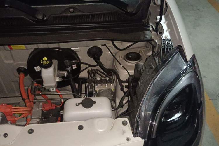 Used Wuling Hongguang MINIEV 2025 Four-Door Version Premium Edition Engine Bay Left