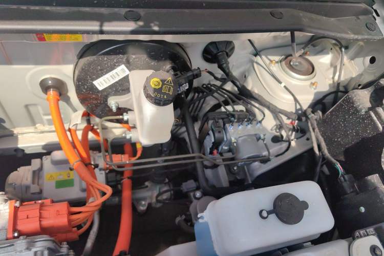 Used Wuling Hongguang MINIEV 2025 Four-Door Version Advanced Edition Engine Bay Left