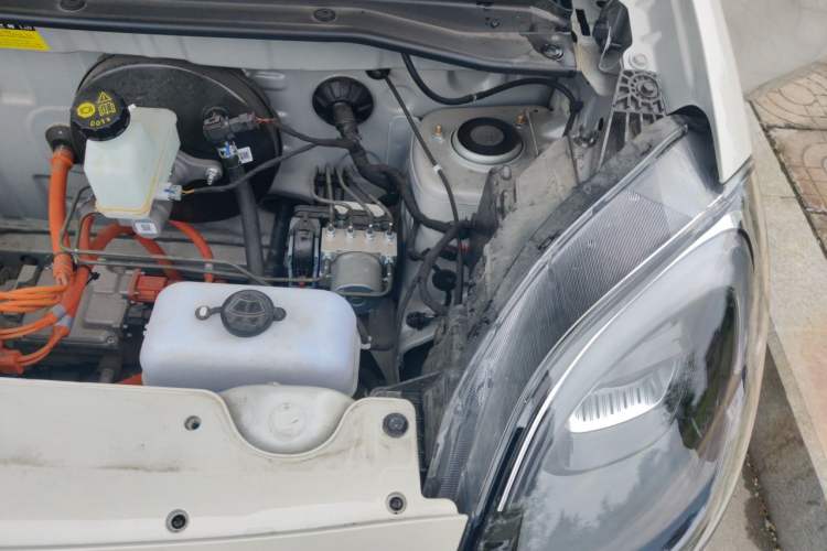 Used Wuling Hongguang MINIEV 2025 Four-Door Version Advanced Edition Engine Bay Left