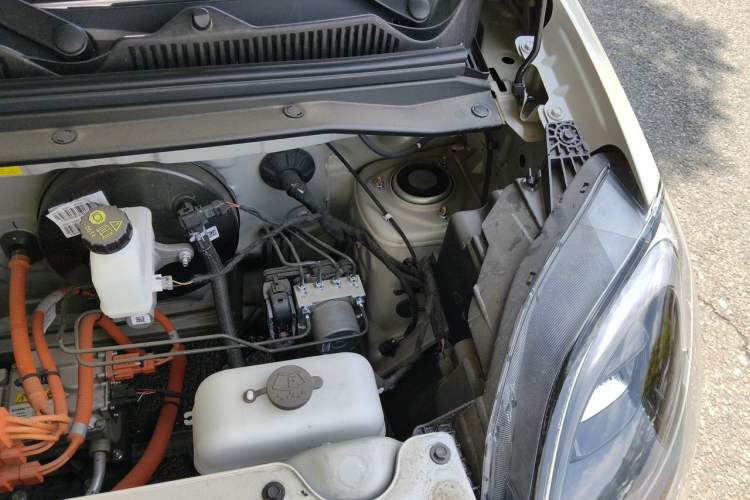 Used Wuling Hongguang MINIEV 2025 Four-Door Version Advanced Edition Engine Bay Left