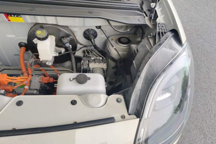 Used Wuling Hongguang MINIEV 2025 Four-Door Version Advanced Edition Engine Bay Left