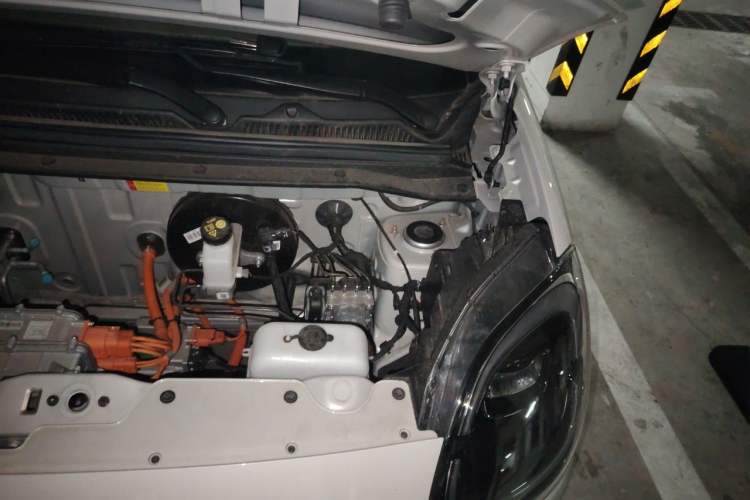 Used Wuling Hongguang MINIEV 2025 Four-Door Version Advanced Edition Engine Bay Left