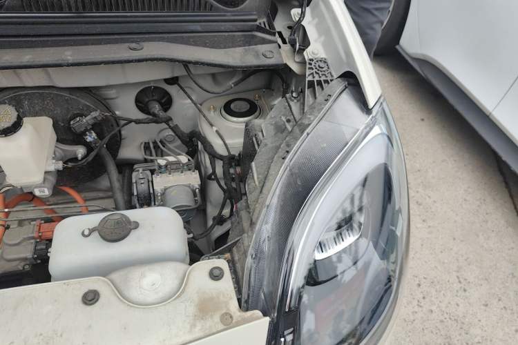 Used Wuling Hongguang MINIEV 2025 Four-Door Version Advanced Edition Engine Bay Left