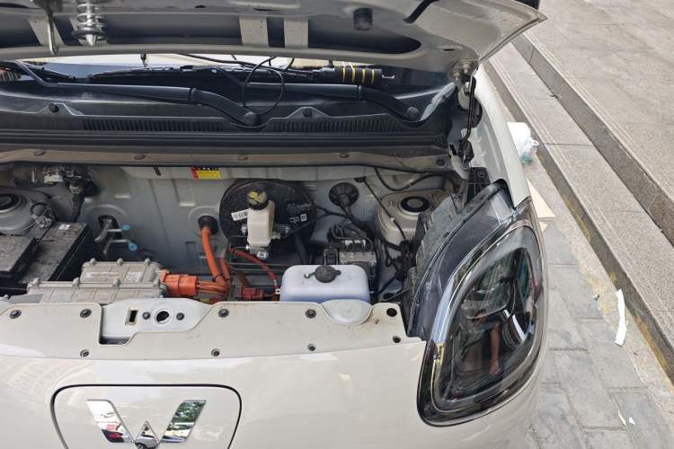 Used Wuling Hongguang MINIEV 2025 Four-Door Version Advanced Edition Engine Bay Left