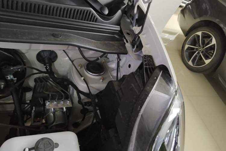 Used Wuling Hongguang MINIEV 2025 Four-Door Version Premium Edition Engine Bay Left