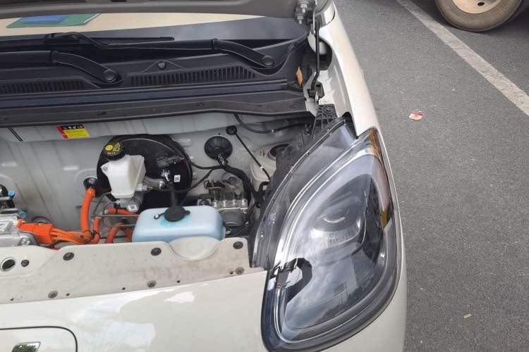 Used Wuling Hongguang MINIEV 2025 Four-Door Version Advanced Edition Engine Bay Left