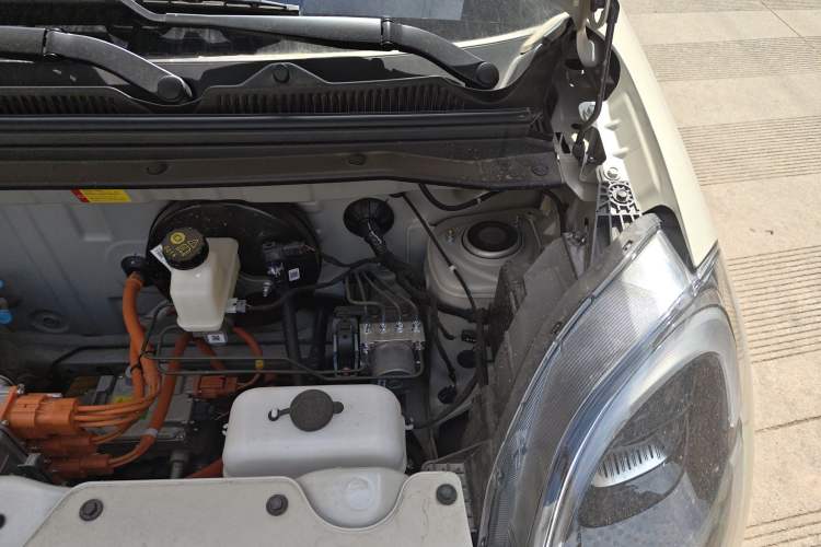 Used Wuling Hongguang MINIEV 2025 Four-Door Version Advanced Edition Engine Bay Left