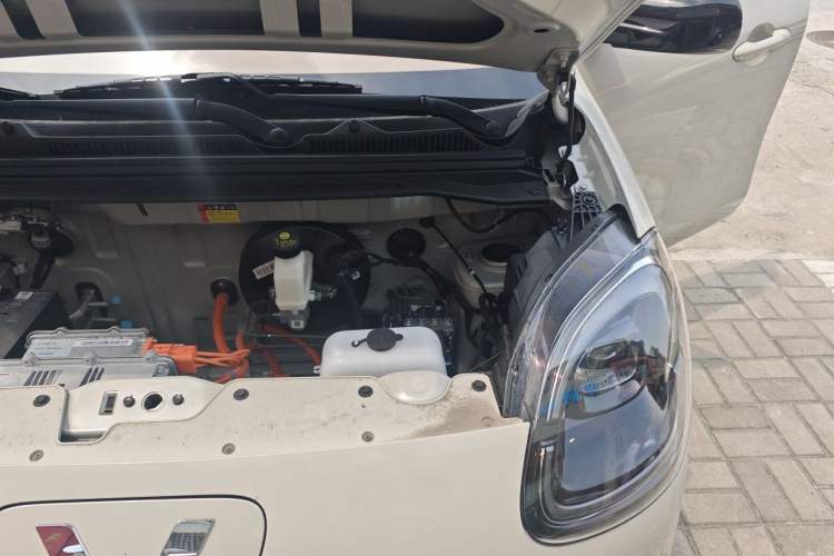 Used Wuling Hongguang MINIEV 2025 Four-Door Version Advanced Edition Engine Bay Left