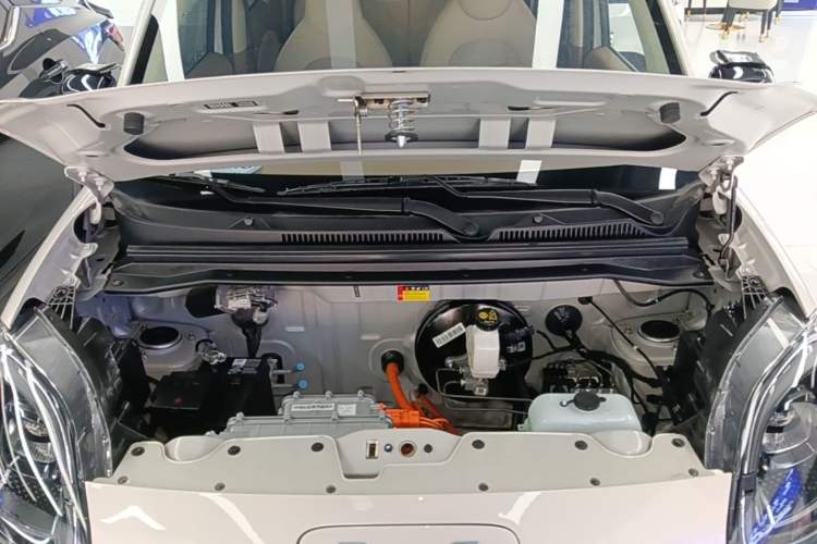 Used Wuling Hongguang MINIEV 2025 Four-Door Version Advanced Edition Engine Bay