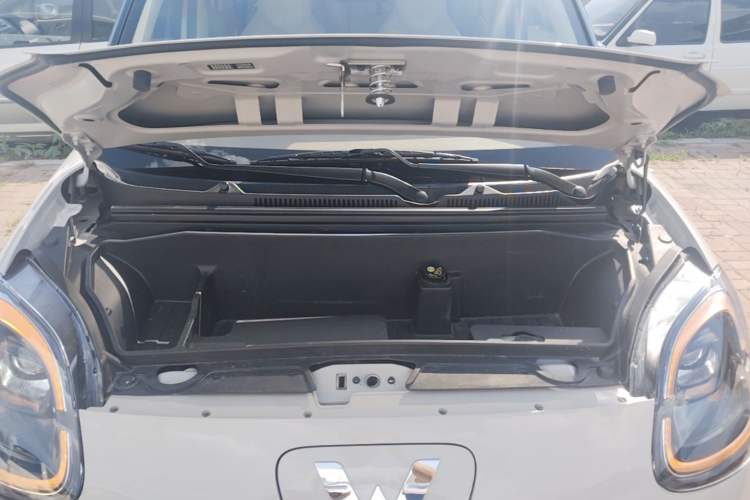 Used Wuling Hongguang MINIEV 2025 Four-Door Version Zhenxiang+ Edition Engine Bay
