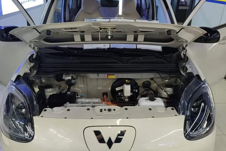 Used Wuling Hongguang MINIEV 2025 Four-Door Version Advanced Edition Engine Bay
