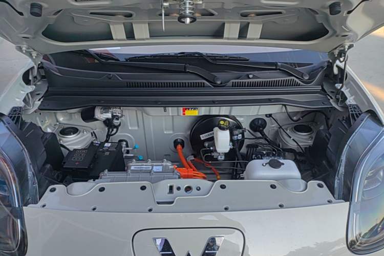 Used Wuling Hongguang MINIEV 2025 Four-Door Version Premium Edition Engine Bay