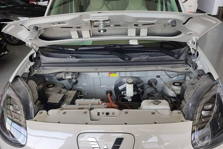 Used Wuling Hongguang MINIEV 2025 Four-Door Version Advanced Edition Engine Bay