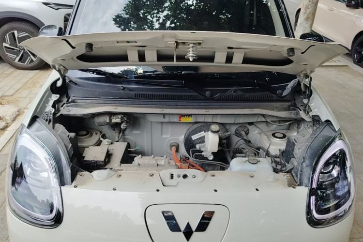 Used Wuling Hongguang MINIEV 2025 Four-Door Version Zhenxiang+ Edition Engine Bay