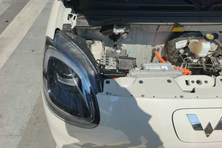Used Wuling Hongguang MINIEV 2025 Four-Door Version Advanced Edition Engine Bay Right