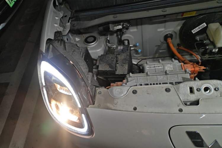 Used Wuling Hongguang MINIEV 2025 Four-Door Version Advanced Edition Engine Bay Right