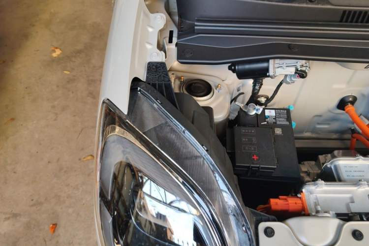 Used Wuling Hongguang MINIEV 2025 Four-Door Version Advanced Edition Engine Bay Right