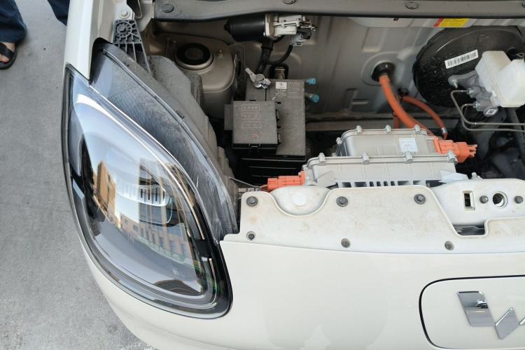 Used Wuling Hongguang MINIEV 2025 Four-Door Version Advanced Edition Engine Bay Right